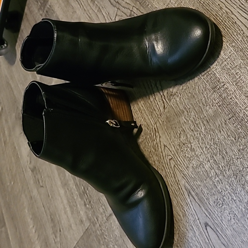 Ankle Bootie in a size 7